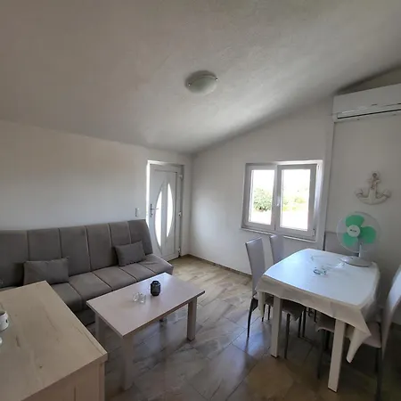 Manda 6 Person Apartment Vir