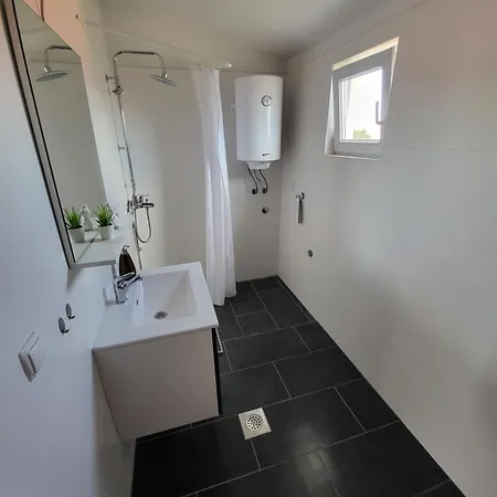 Apartment Manda 6 Person Vir
